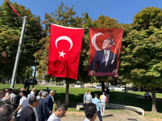 Türkiyədə Zəfər Bayramı şənliklərində Haniyənin pankartı açıldı - FOTO